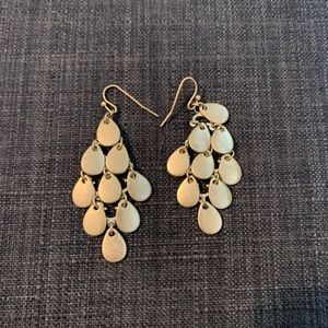 Light brushed gold dangling earrings